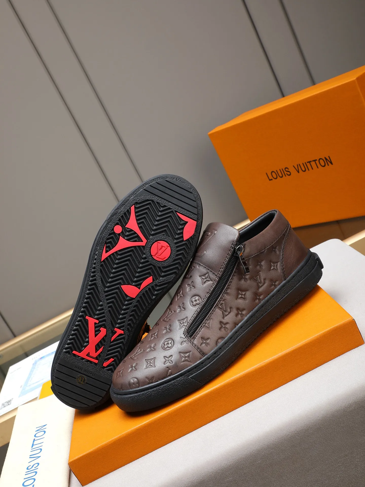 The main recommended model👍👍👍PP440 is the new LOUIS VUITTON [Luden Yiwei]——LV upper [Lv]🇮🇹Imported first-layer cowhide embossed🇩🇪Breathable sheep lining ➕Non-slip and wear-resistant outsole. Every man's identity is reflected in his elegant and stable upper shoes🚶🏻🚶🏻📯 No matter the wind or rain, the shoe last remains unchanged and can stand the test of time🔍️. ——Code number: 38-44 (45 can be customized)